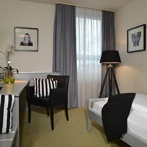 Friends Hotel